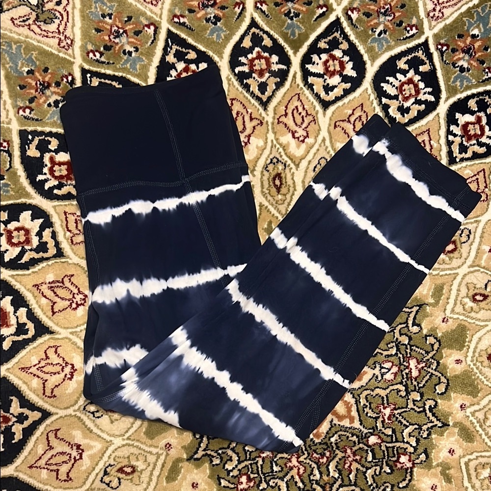 Sz M Athleta Tie-Dye Leggings blue and white